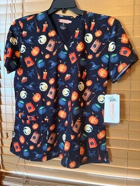 Elitemed NWT Black Halloween-Print Short Sleeve Scrub Top size Large PTP 21”
